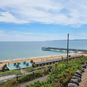 Centrally Located Boscombe Apart With Parking , Bournemouth United Kingdom